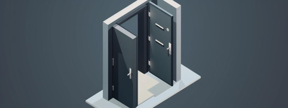 En öppen väldigt robust dörr